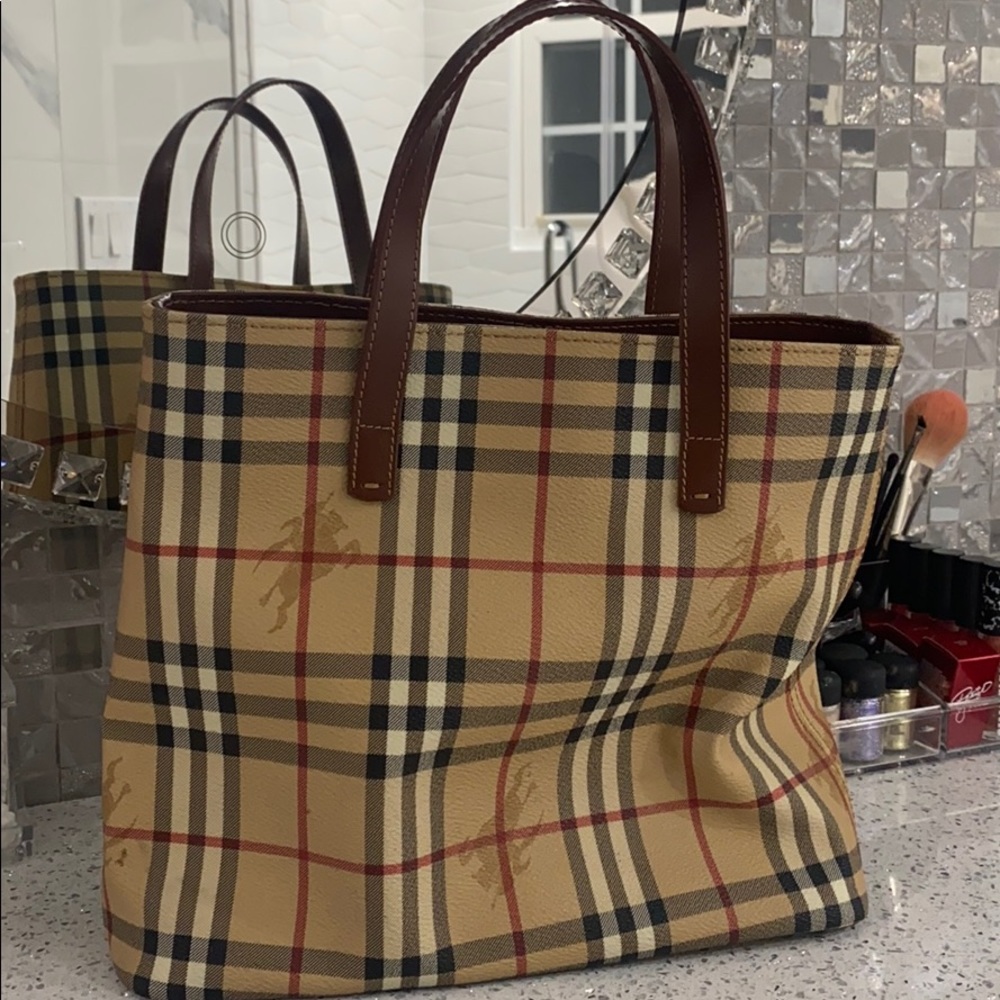 Burberry Tote bag. (Used)